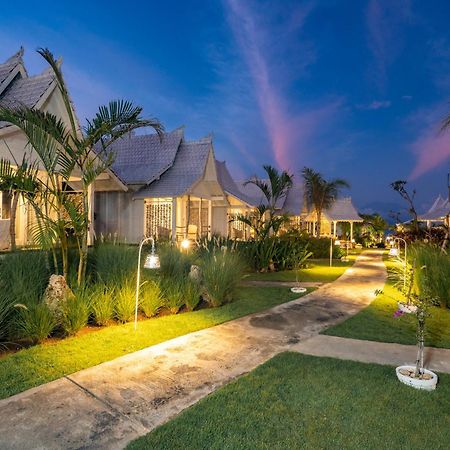 Paus Putih Hotel Nusa Lembongan  Ngoại thất bức ảnh
