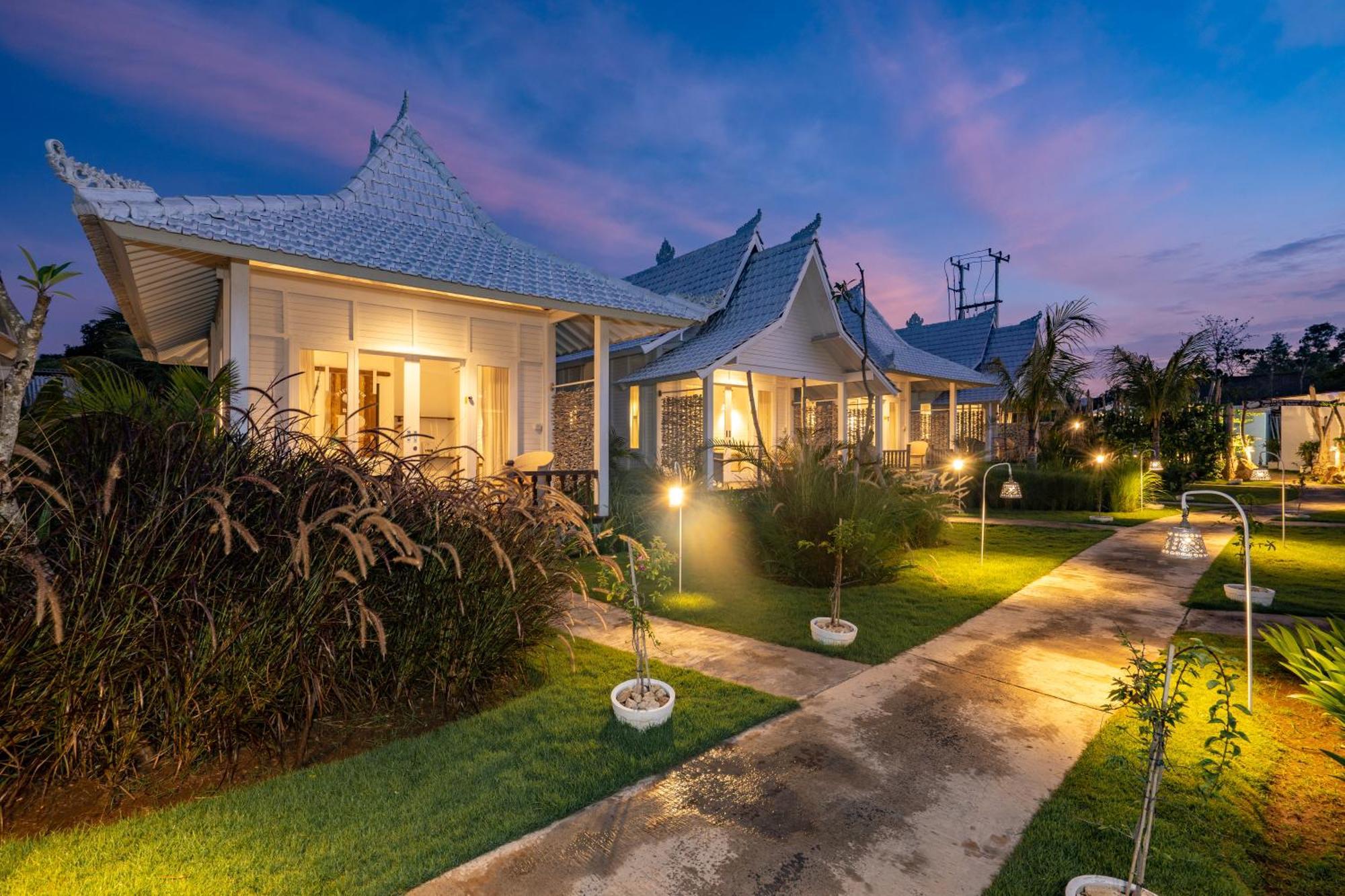 Paus Putih Hotel Nusa Lembongan  Ngoại thất bức ảnh