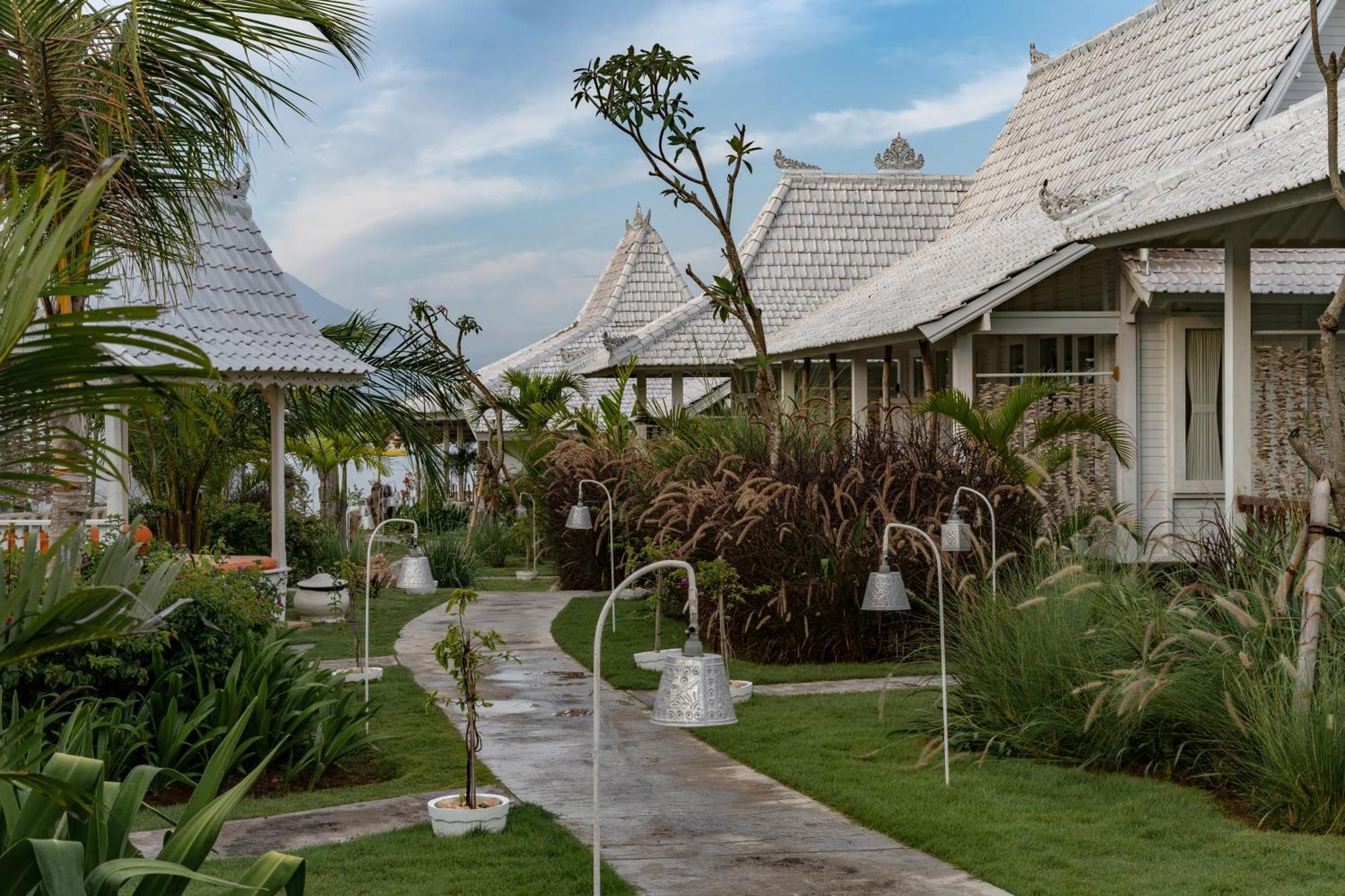 Paus Putih Hotel Nusa Lembongan  Ngoại thất bức ảnh
