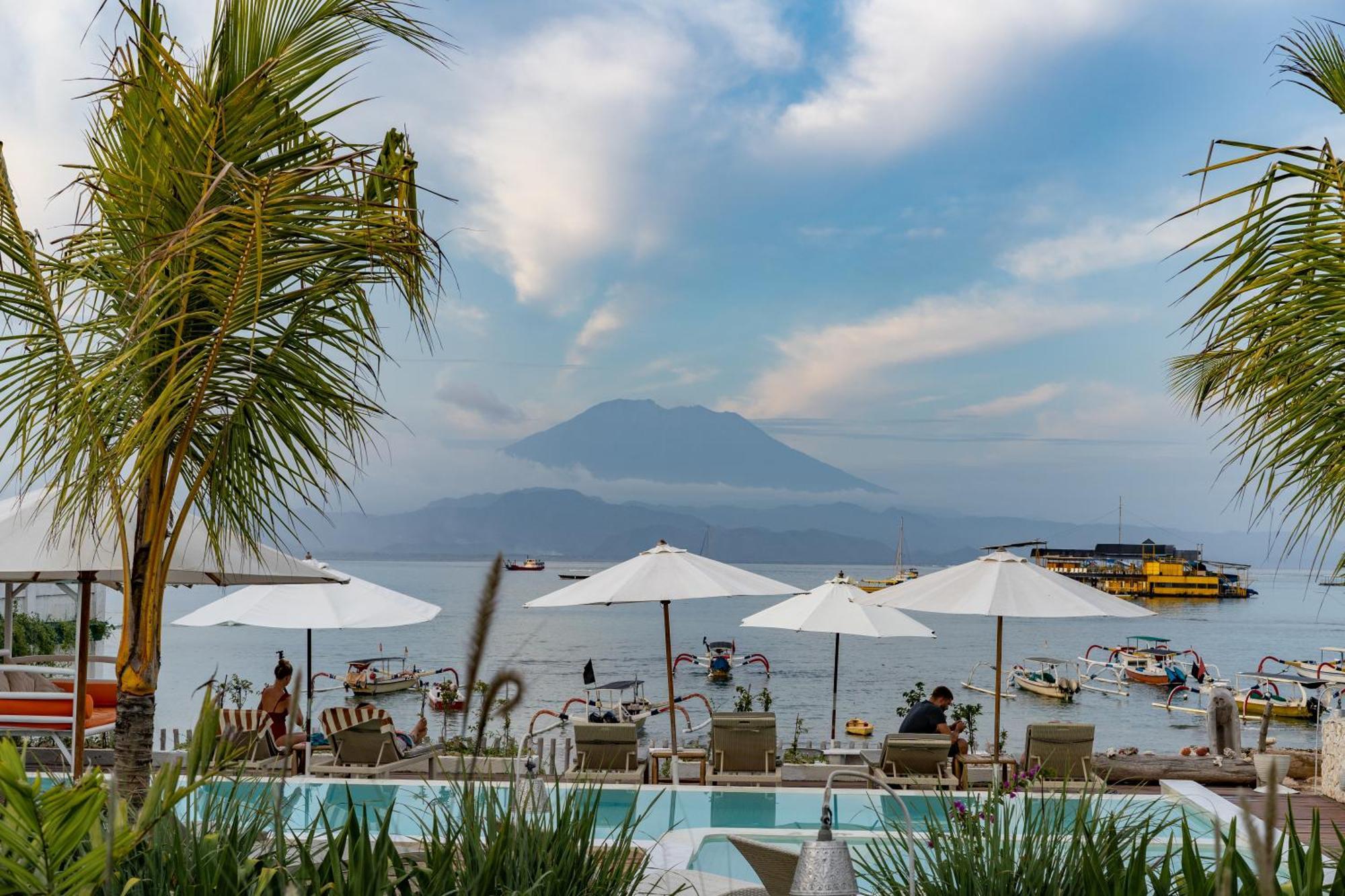 Paus Putih Hotel Nusa Lembongan  Ngoại thất bức ảnh